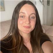 Estudiante acabando la carrera de magisterio, deseando enseñar.